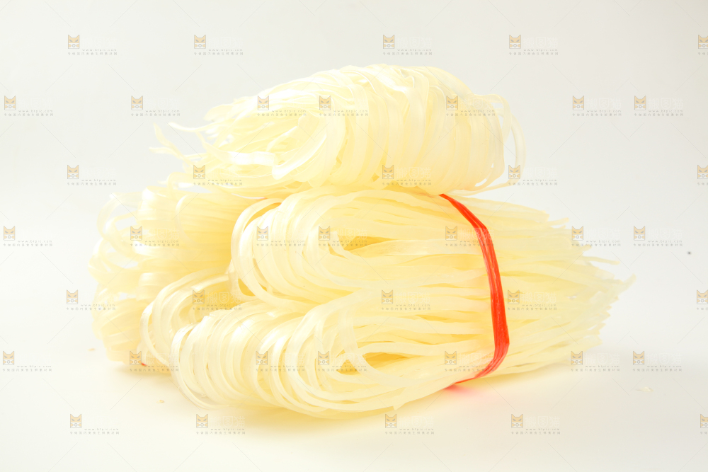 白底上的沙河粉