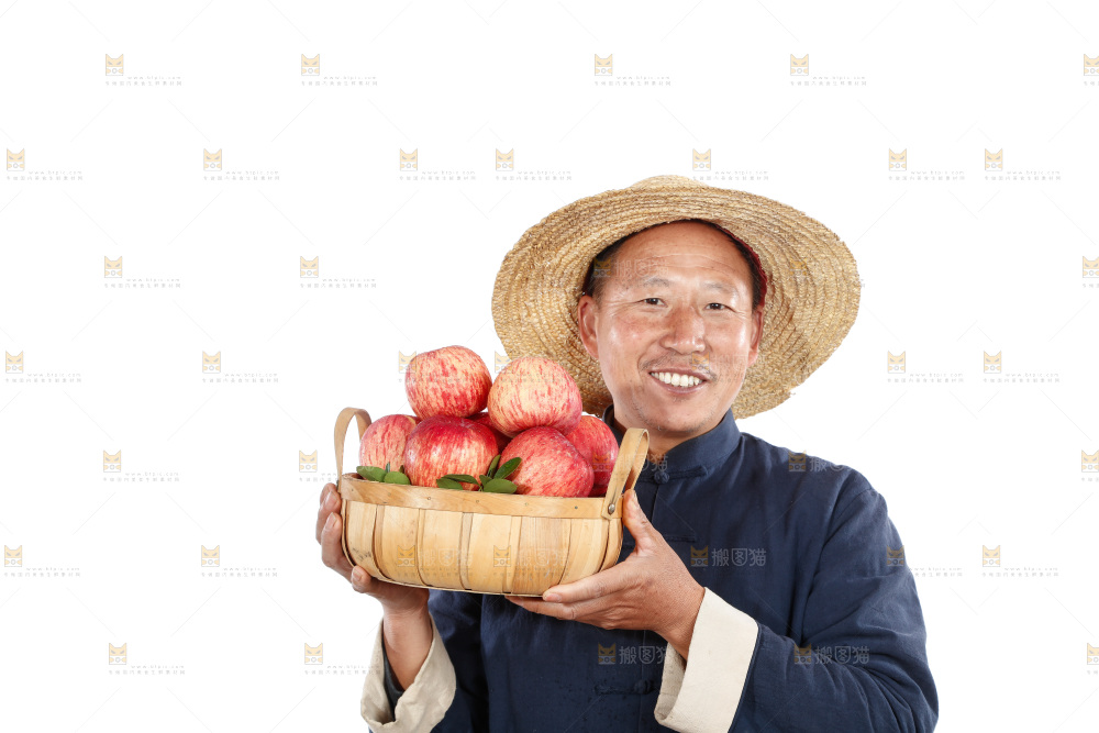 农民手里端着一篮苹果