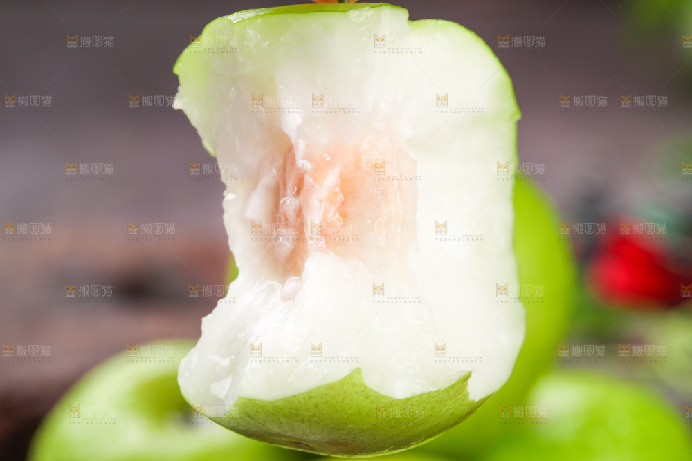 手拿牛奶大青枣