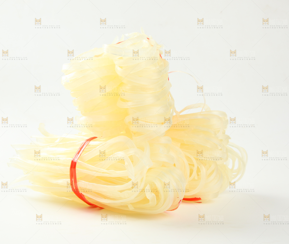 白底上的干河粉