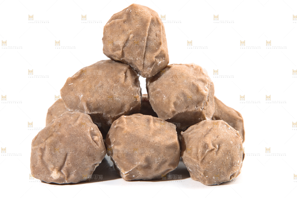 白底上的牛筋丸