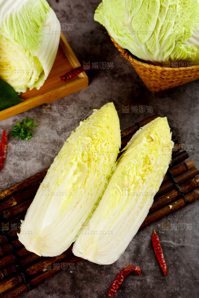 石板上放着大白菜