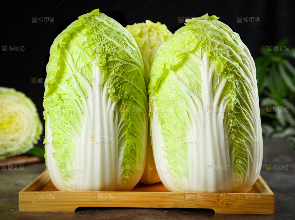 木板上的大白菜