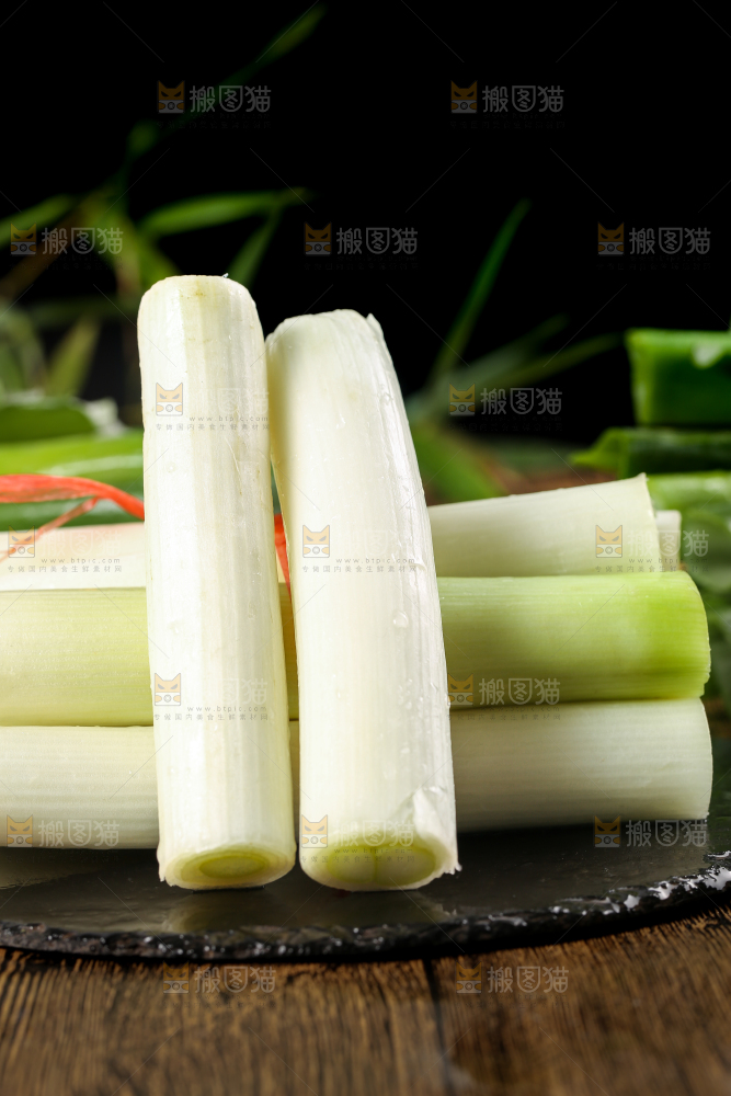 黑石板上的大葱