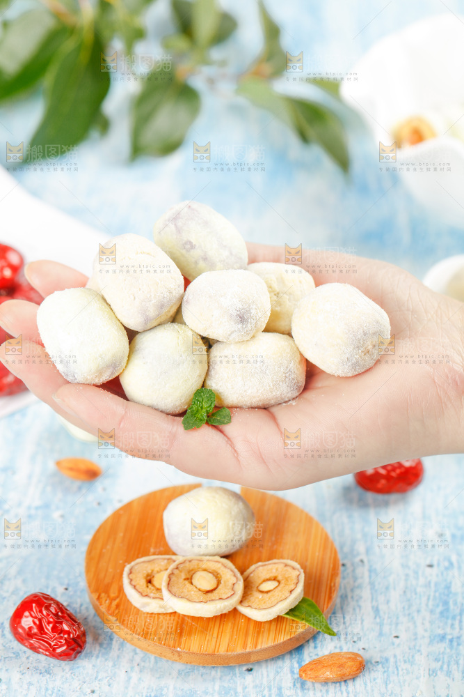 手拿奶枣