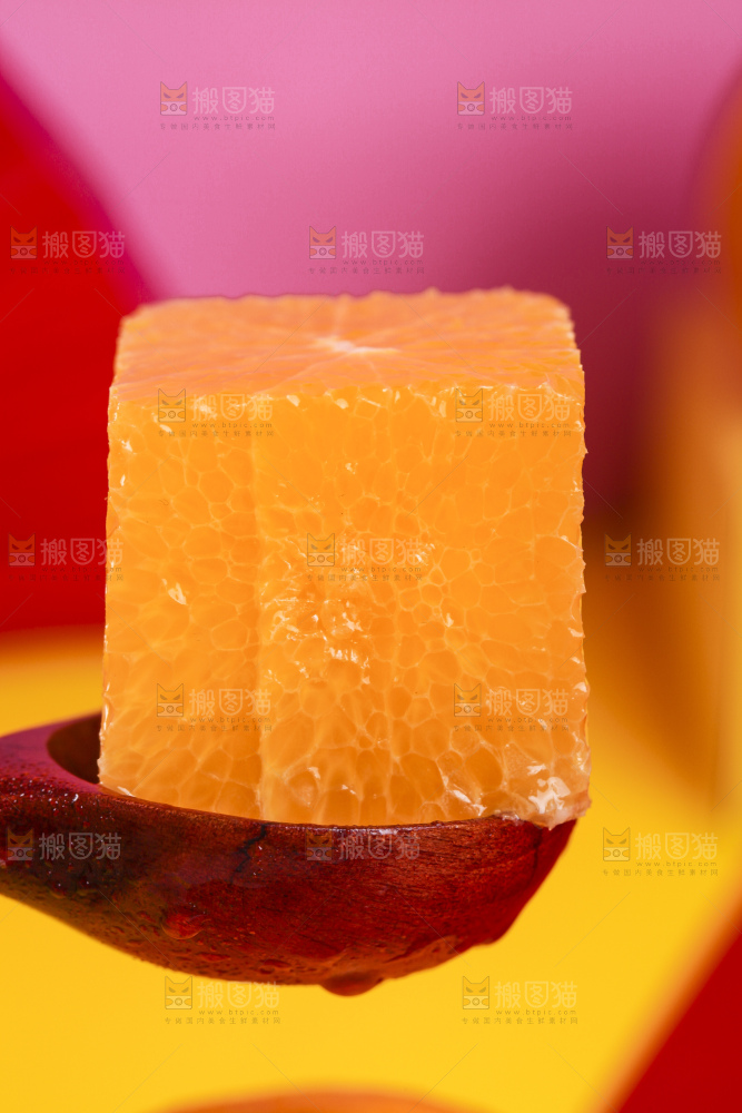 勺子里的皇帝柑果肉