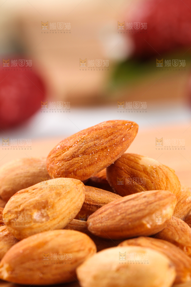 浅底上的杏仁