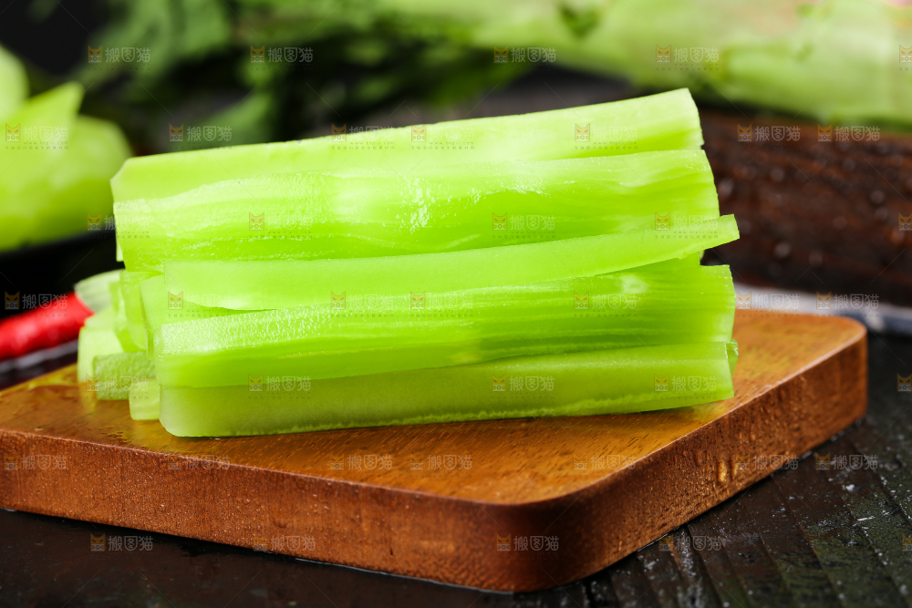 木底上的莴笋