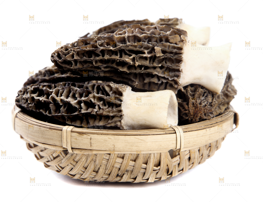 篮子里放着羊肚菇