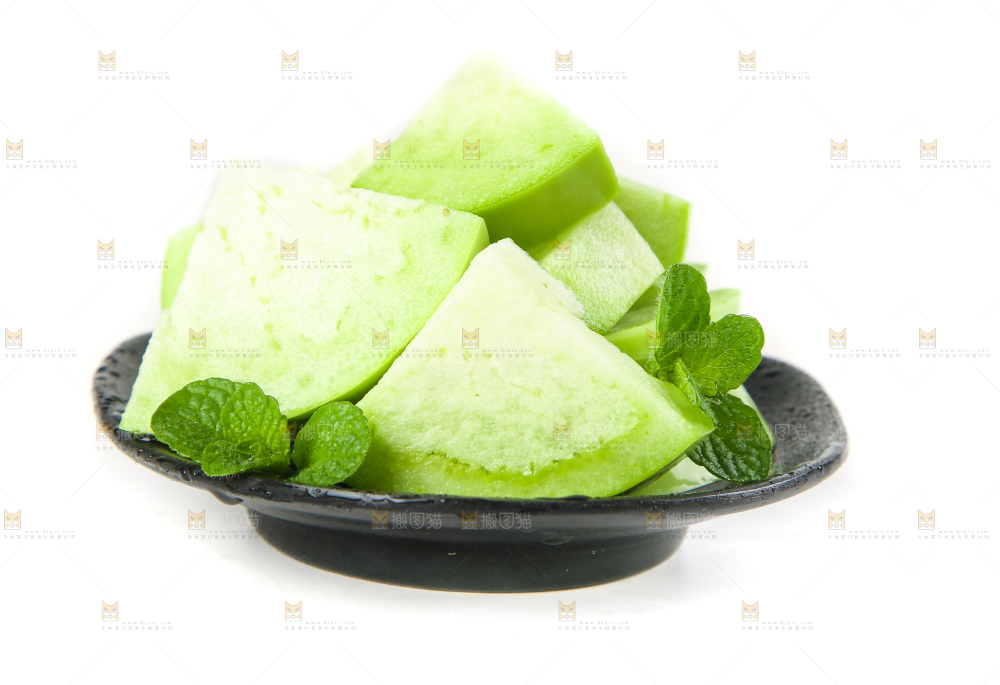 碟子里放着茄子