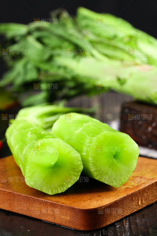 木底上的莴笋