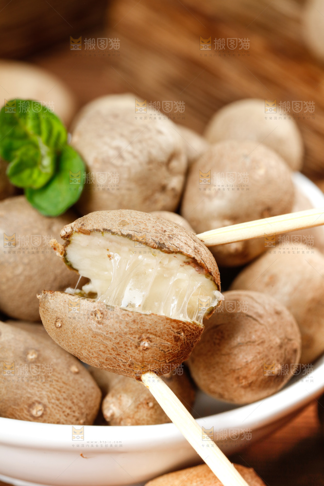 碟子里装着山药豆