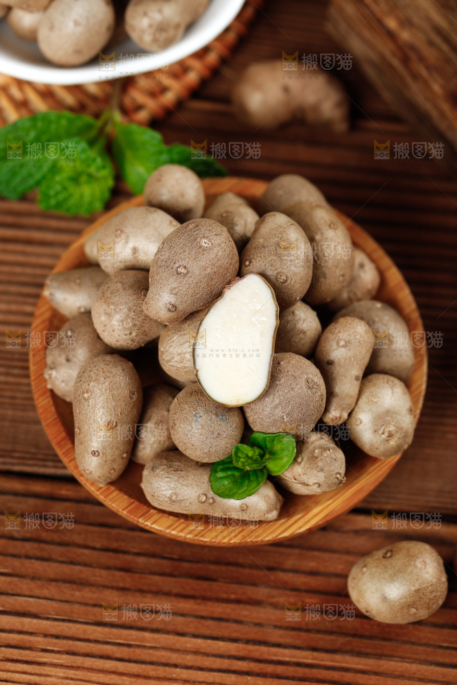 盘子里放着山药豆