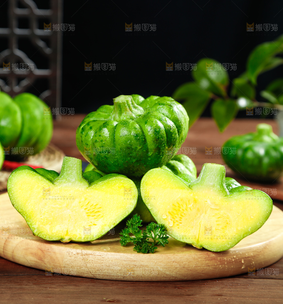 木底摆放着小南瓜