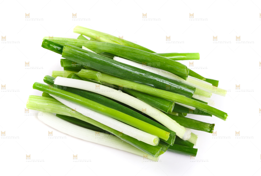 白底上放着小香葱