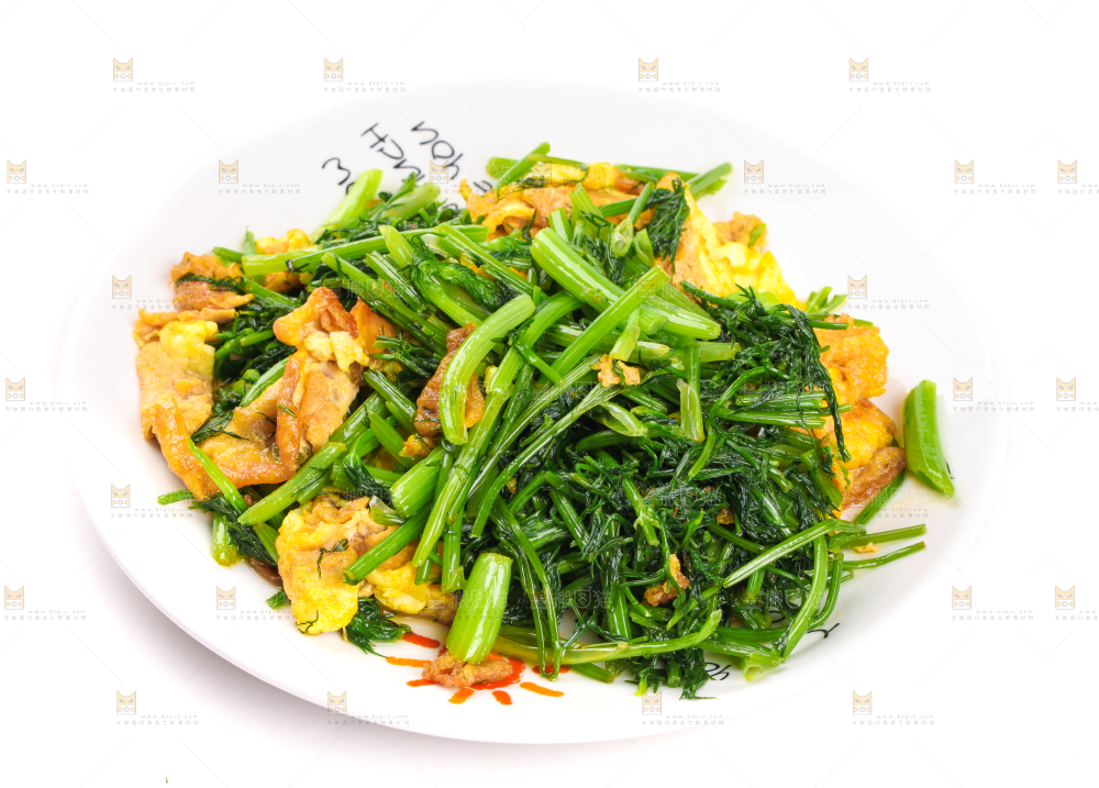 盘子里装着茴香炒鸡蛋