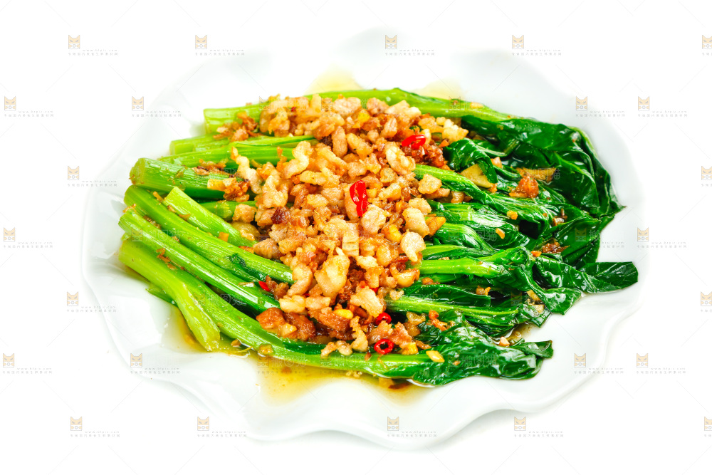 盘子里装着白灼广东菜心
