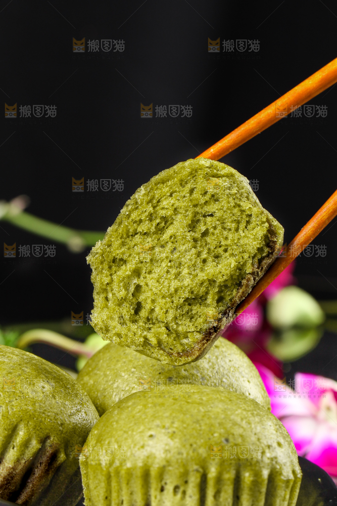 筷子上夹着马拉糕