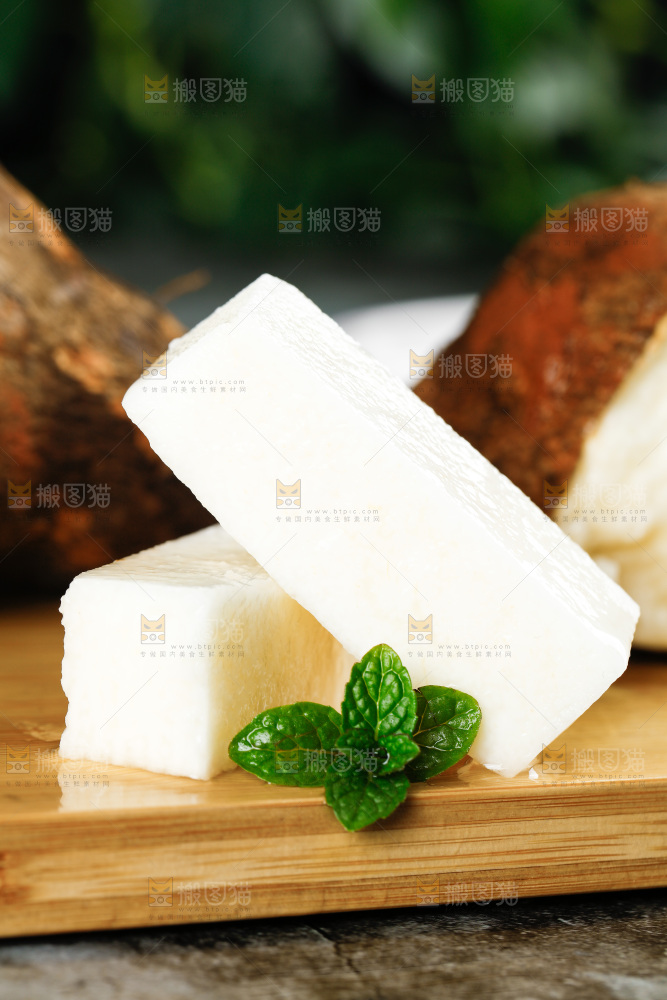 木板上放着秤砣山药