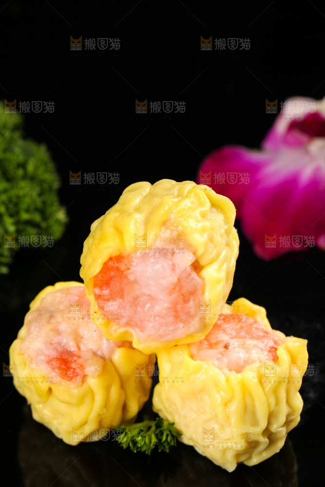 黑石板上的广式鲜肉烧麦