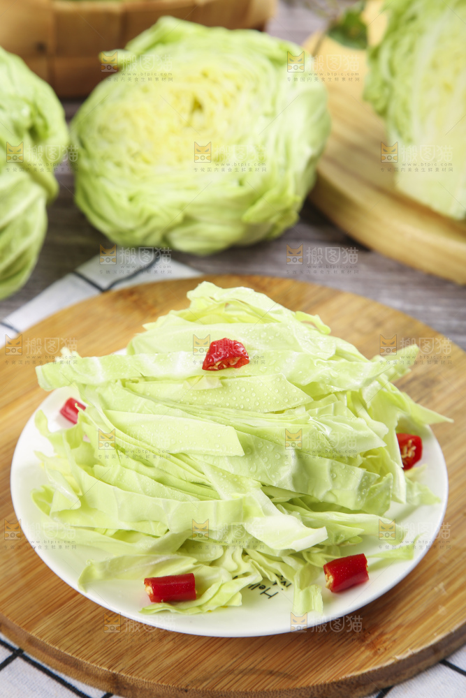 盘子里装着包心菜
