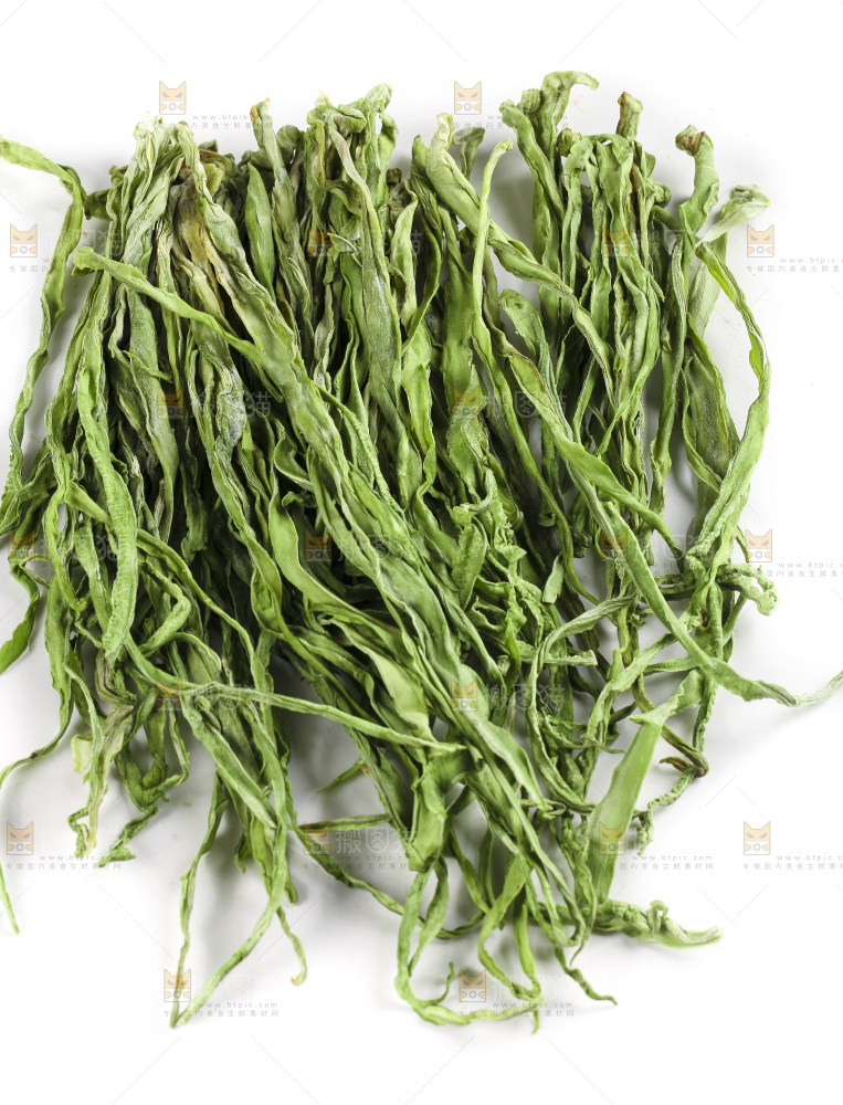 白底上放着干苔菜