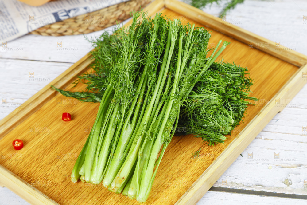 盘子里的云南小茴香菜