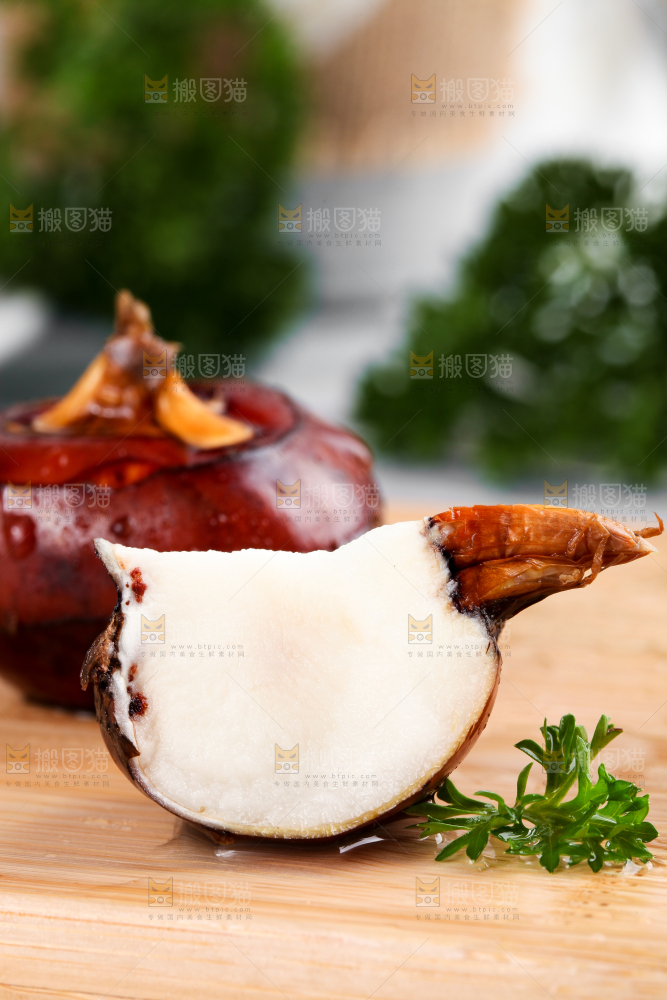 木板上摆放着广西马蹄