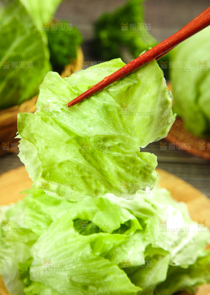 深底上的圆形生菜