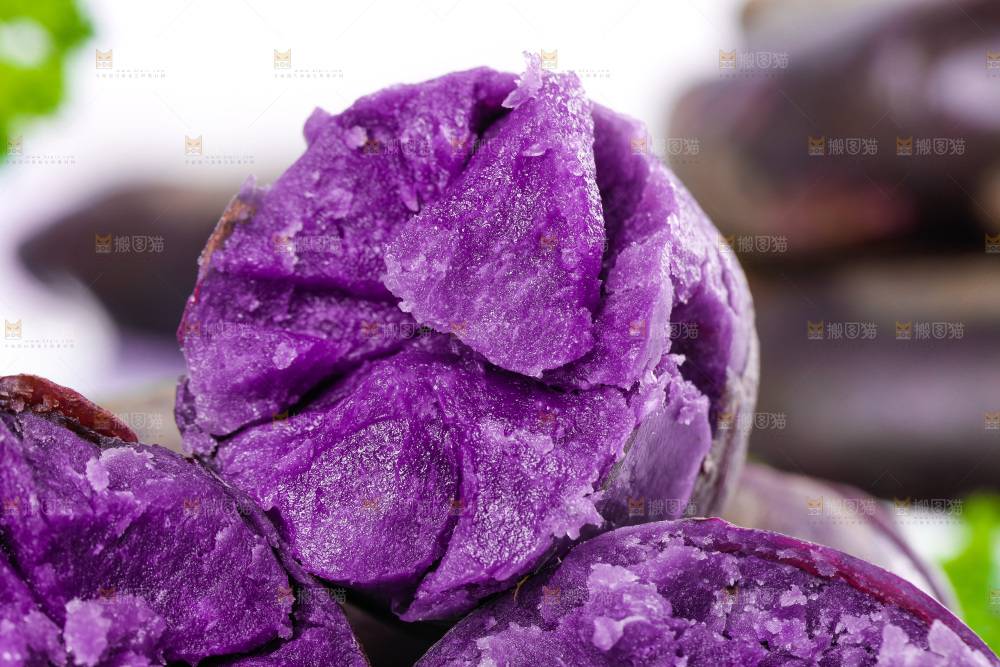 石板上的花青素紫土豆