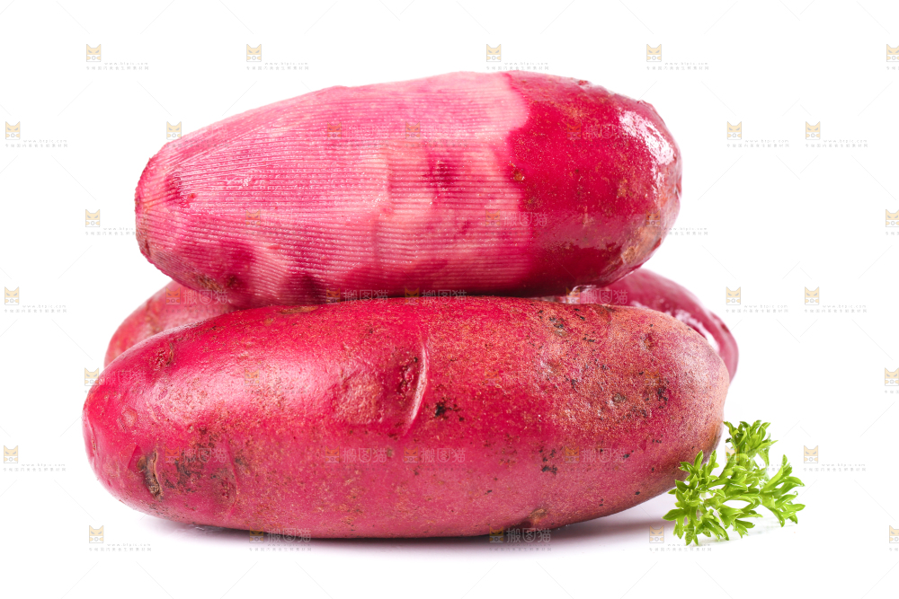 白底上摆放着云南红土豆