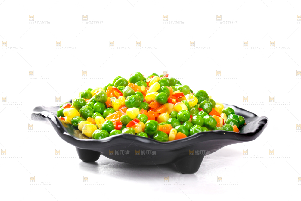 白底上放着一盘素三鲜