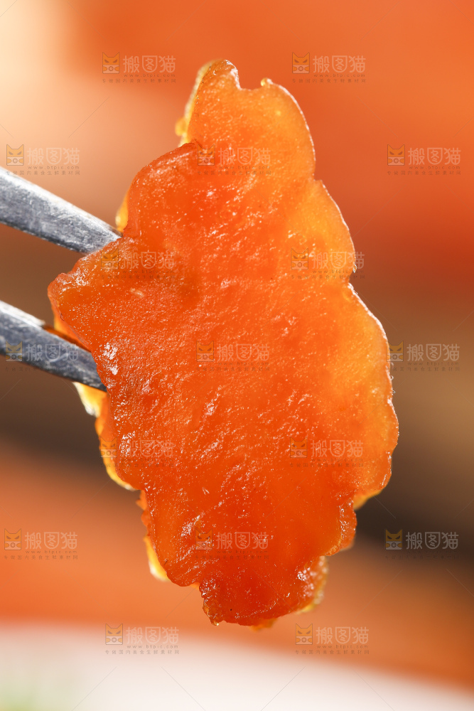 叉子上叉着红薯干
