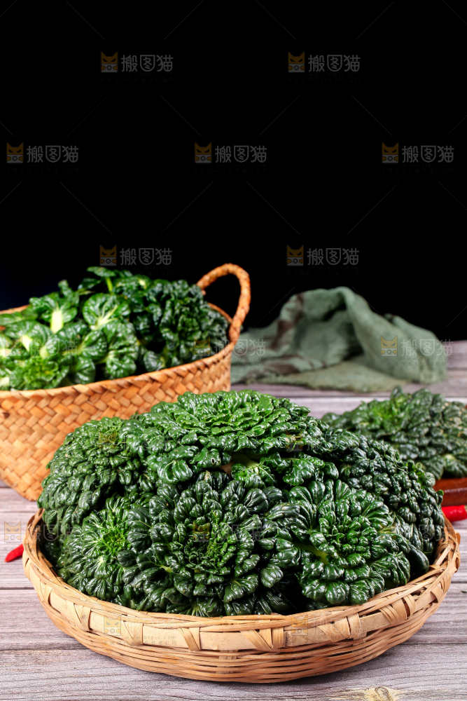 篮子里的新鲜菊花菜