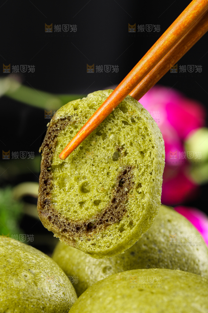 筷子上夹着马拉糕
