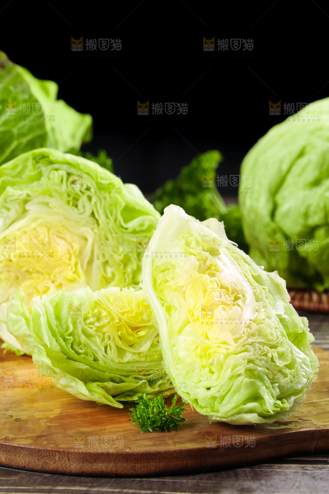 深底上的圆形生菜