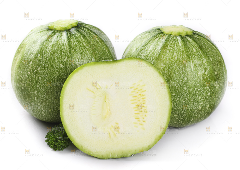 白底上的新鲜南瓜