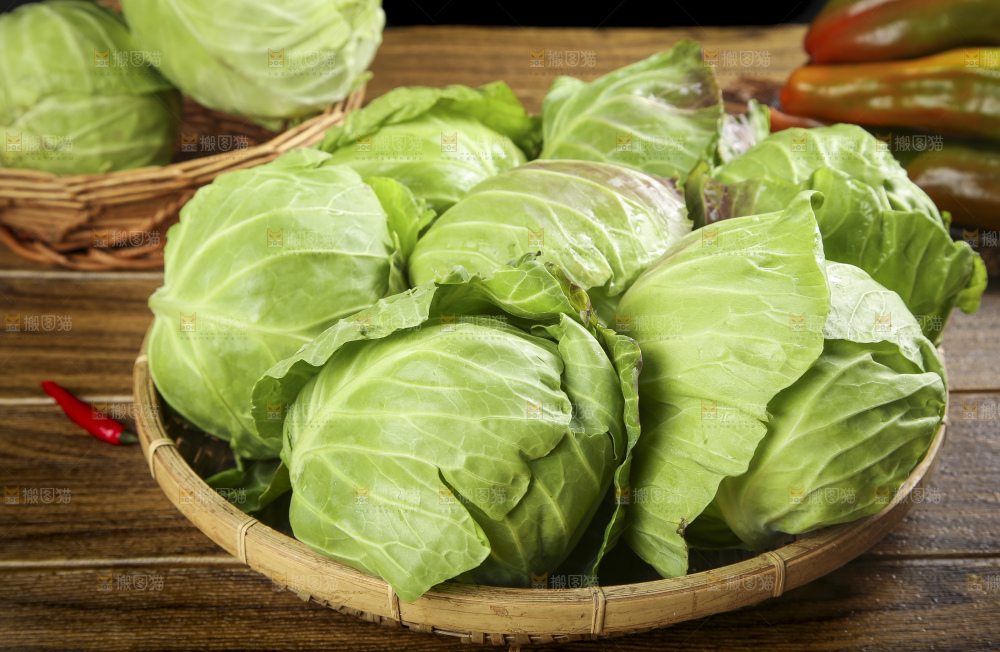 篮子里装着绿甘蓝