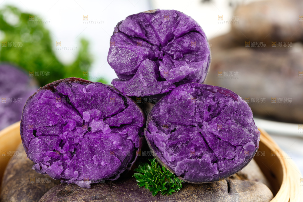 蒸笼里的农家紫土豆