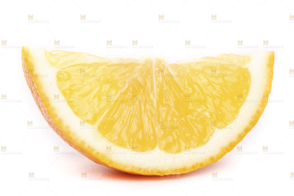 白底上的柠檬果肉