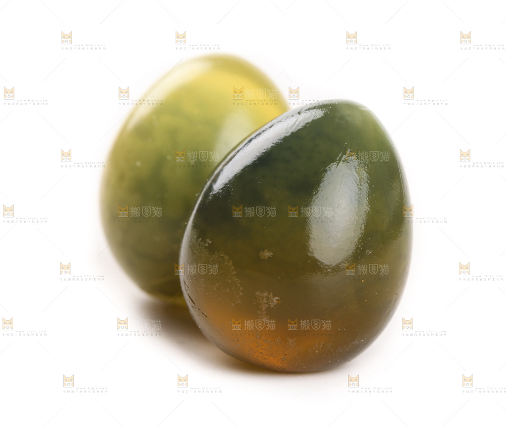 白底上的鹌鹑皮蛋