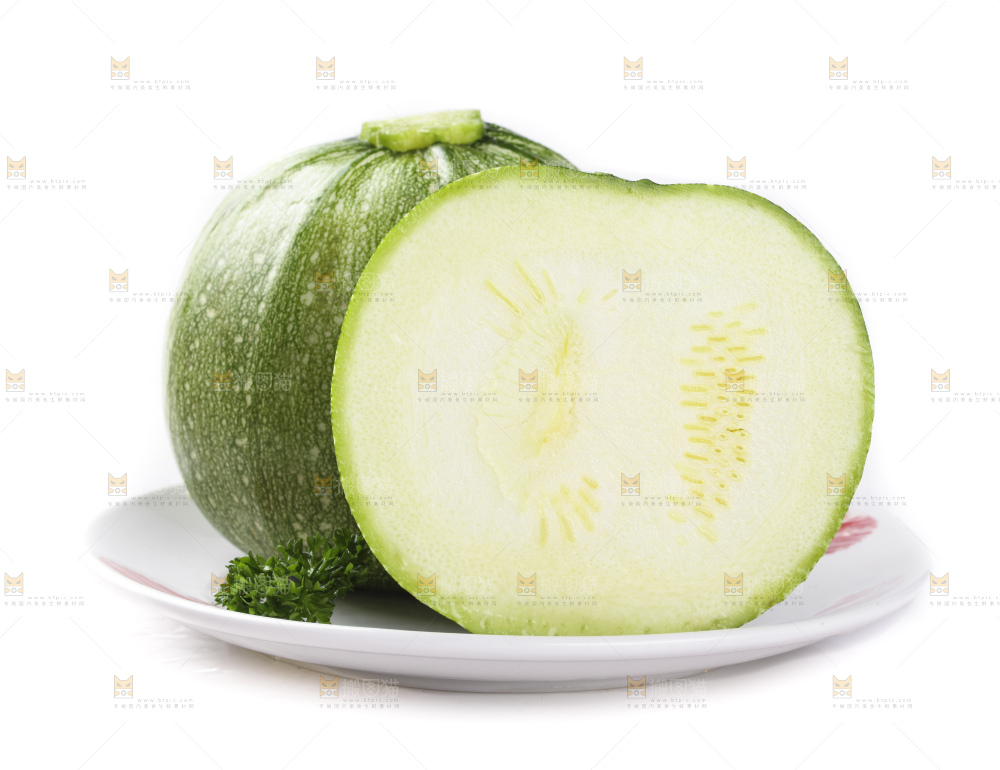 盘子里装着青皮小南瓜