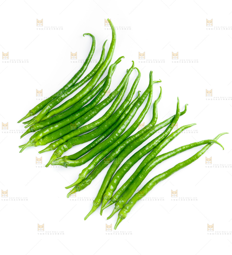 白底上放着二荆条辣椒
