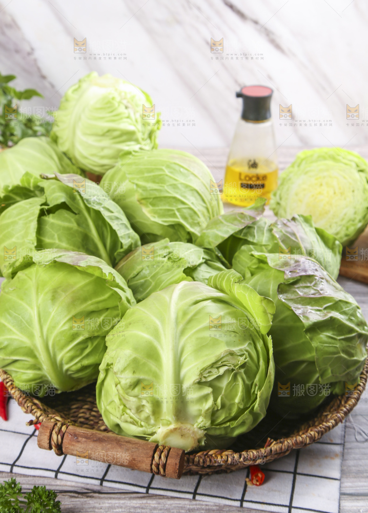 盘子里装着包心菜