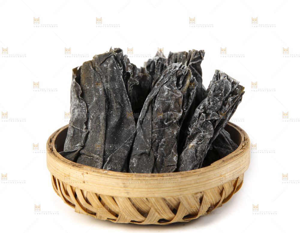 白底上摆放着盐渍干海带