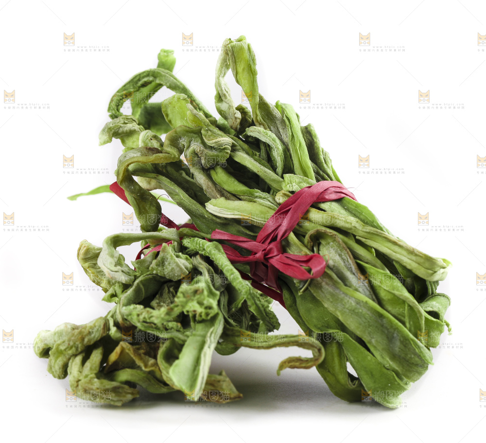 白底上放着干苔菜