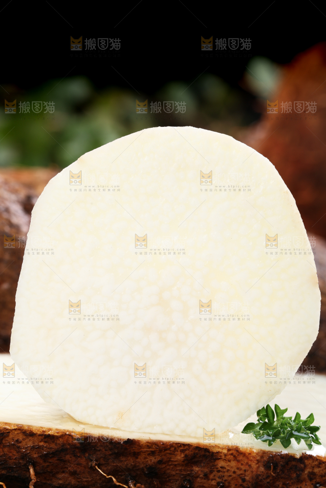 木板上的云南金秤砣山药