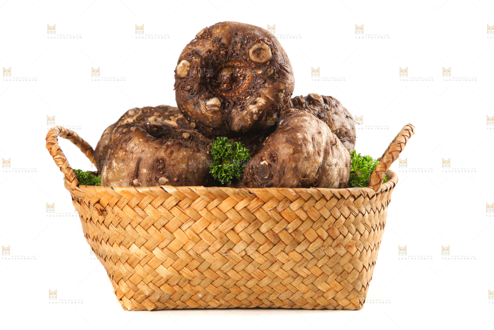 篮子里装着云南新鲜魔芋