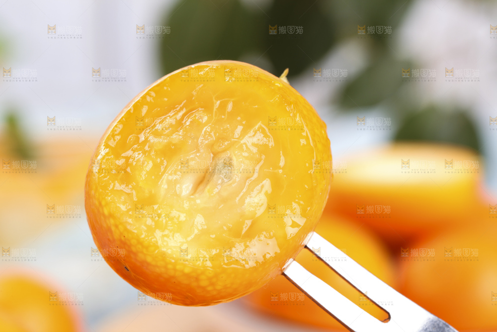 叉子上叉着广西金桔