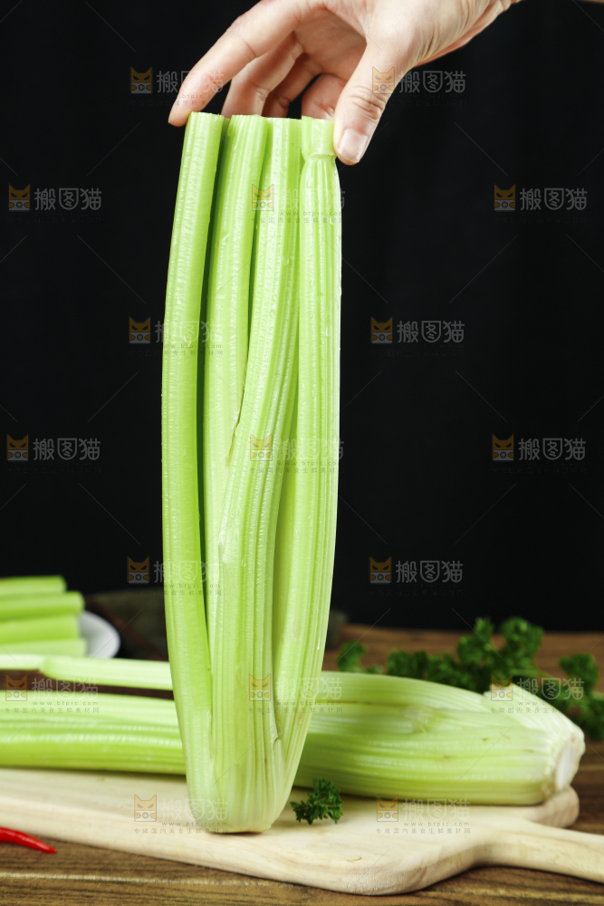 木板上的山东西芹